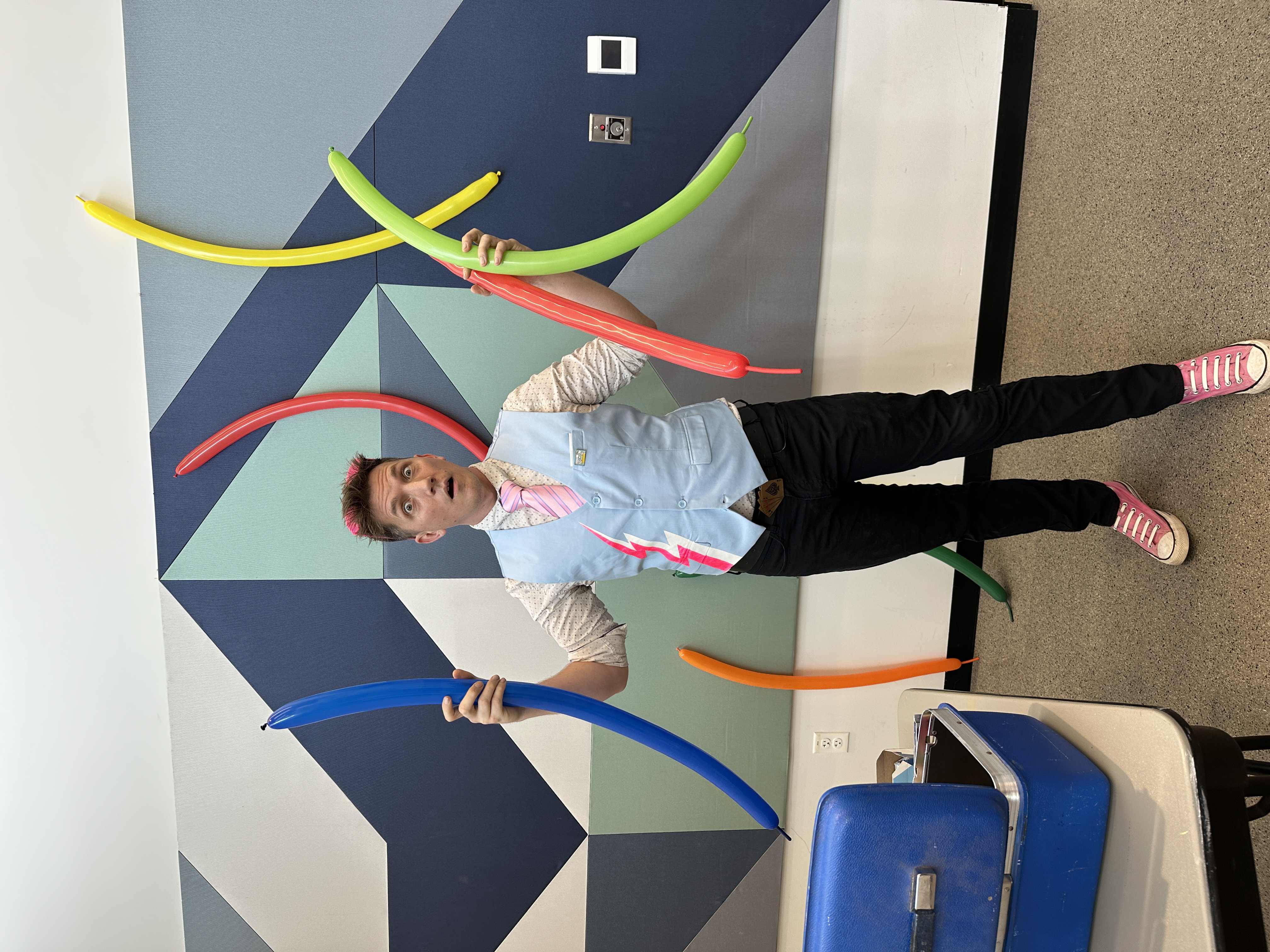 Joe Coover teaching balloon twisting at Oklahoma library workshop